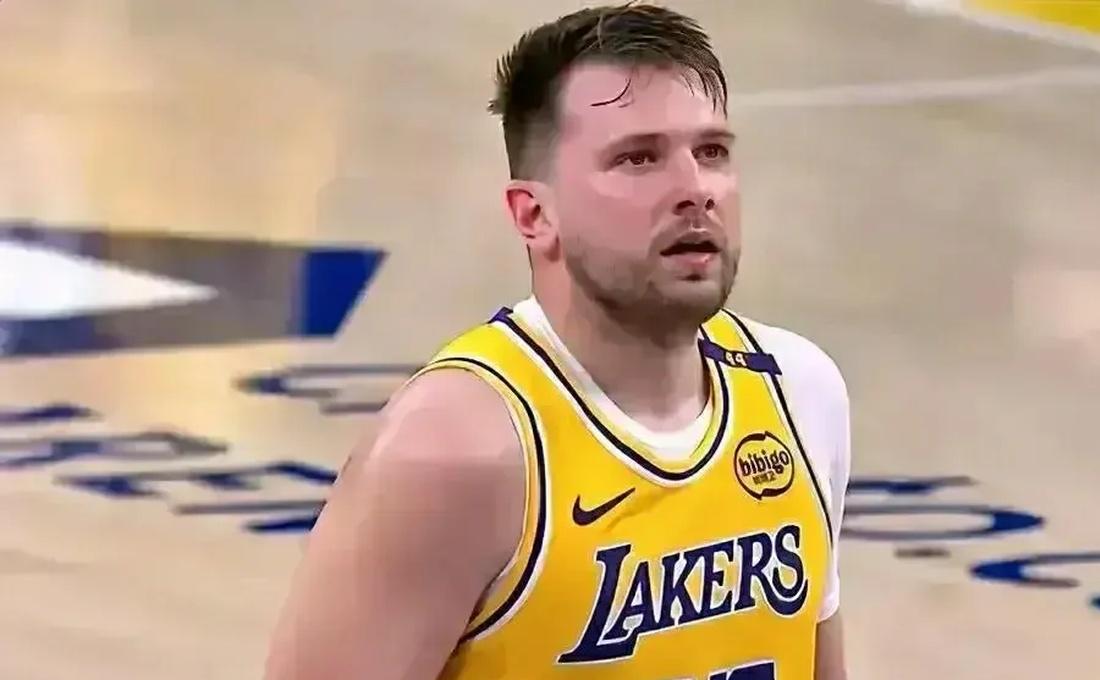 爱游戏娱乐东契奇在中国队比赛中赛况扑朔迷离，赛况扑朔迷离引发热议！(东契奇国际赛事)