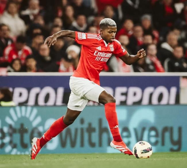 爱游戏游戏平台包含本菲卡训练开放日，冲刺阶段再遭质疑引欢呼，西甲在即，控场能力受关注的词条